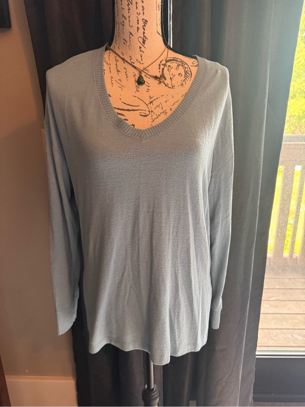 Abercrombie v neck top Cozy